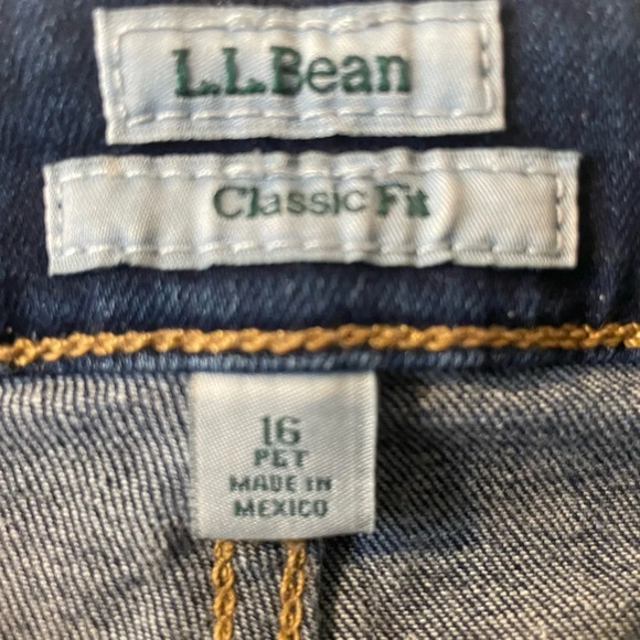 L.L Bean Women’s Classic Fit Straight Leg Jean 16 Petite - Picture 4 of 7